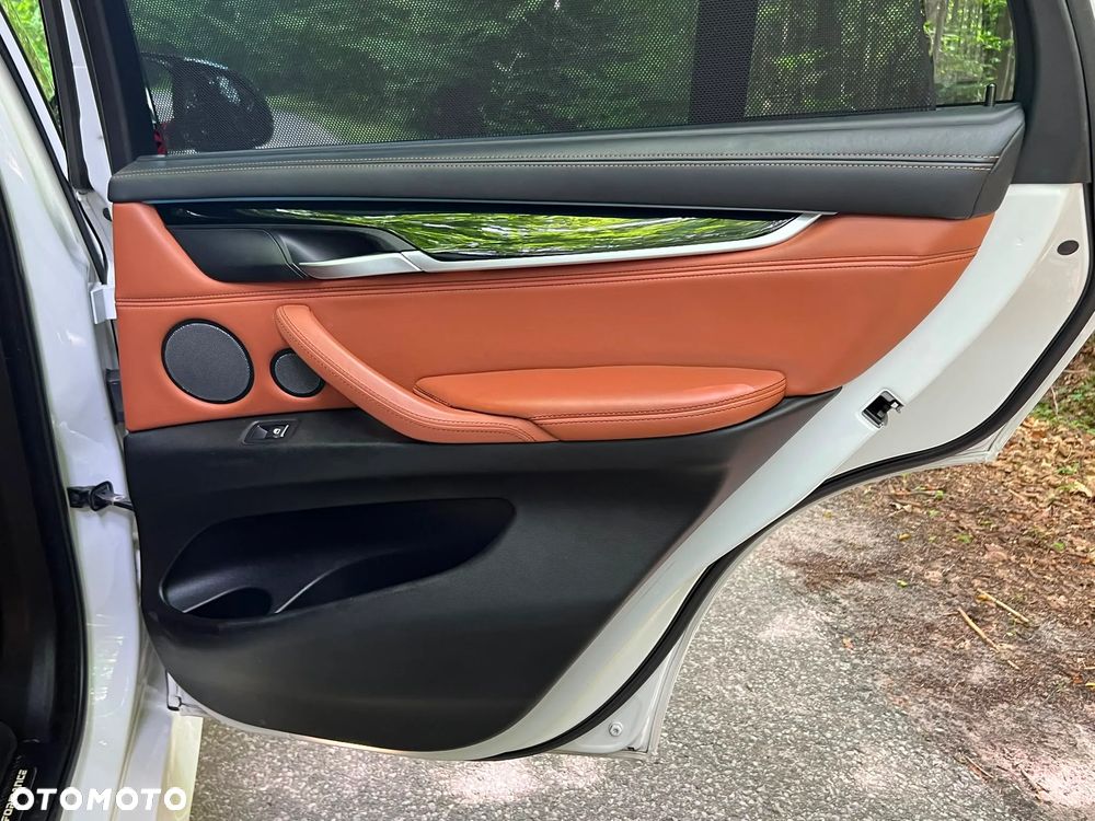 BMW X5 M M50i - 16