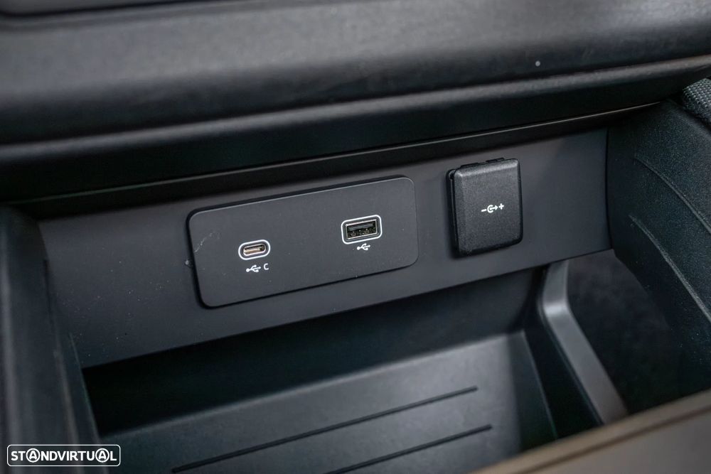 Land Rover Defender - 31