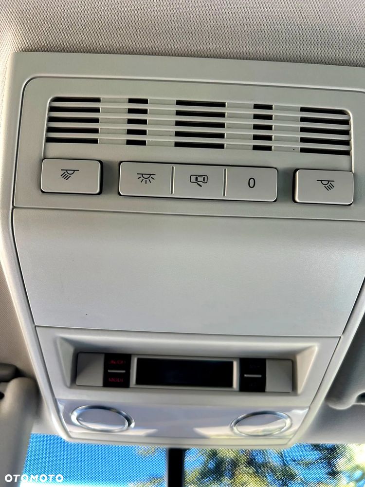 Volkswagen Multivan - 8