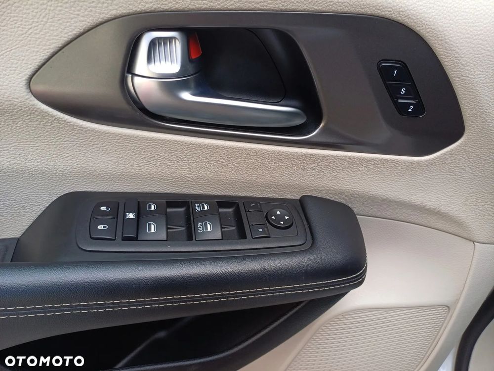 Chrysler Pacifica - 19