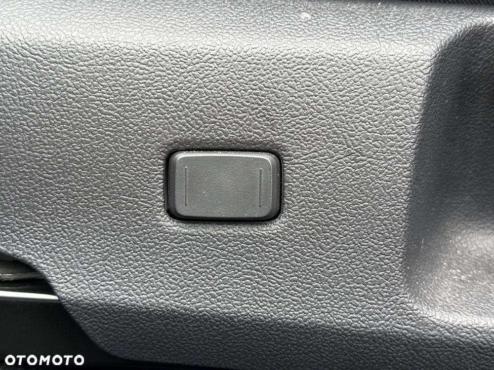 Toyota Corolla 2.0 Hybrid GR Sport Dynamic - 25