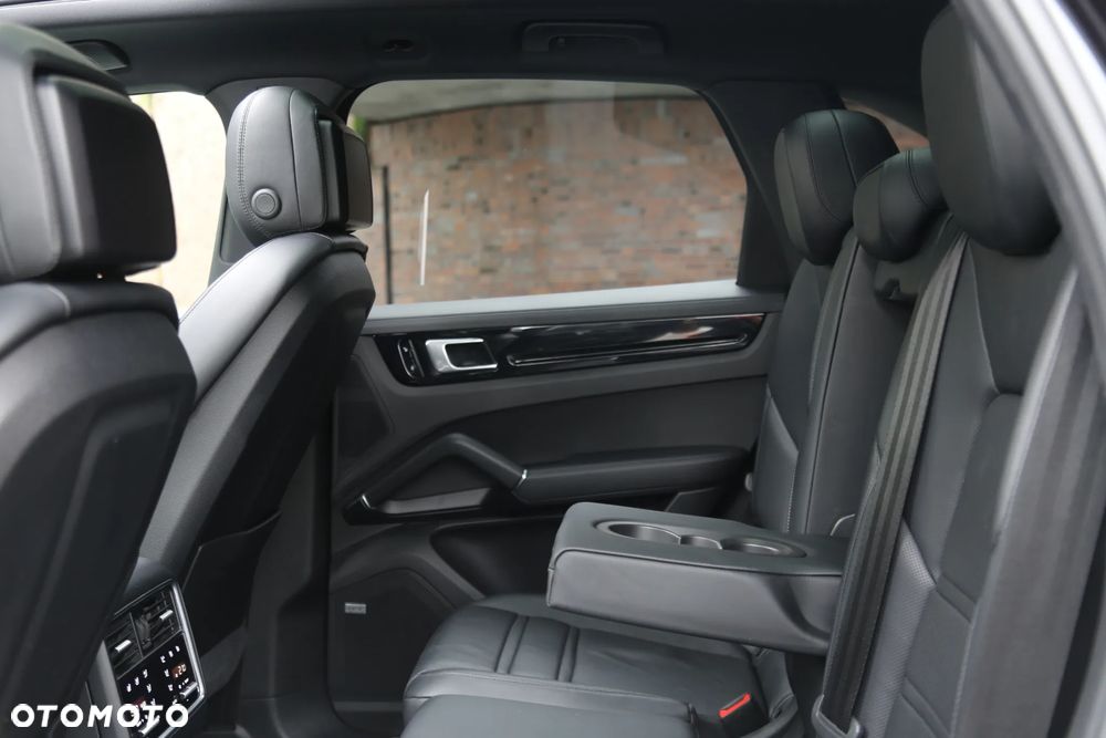 Porsche Cayenne - 6