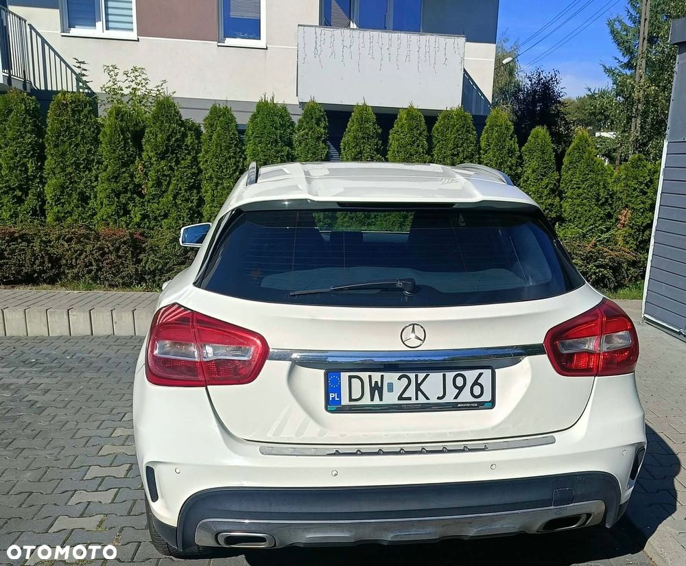 Mercedes-Benz GLA 180 d AMG Line - 2