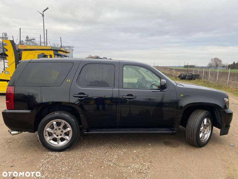Chevrolet Tahoe - 2