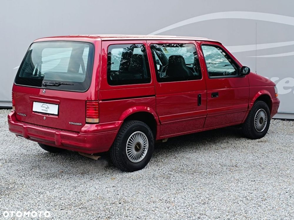 Plymouth Voyager - 18