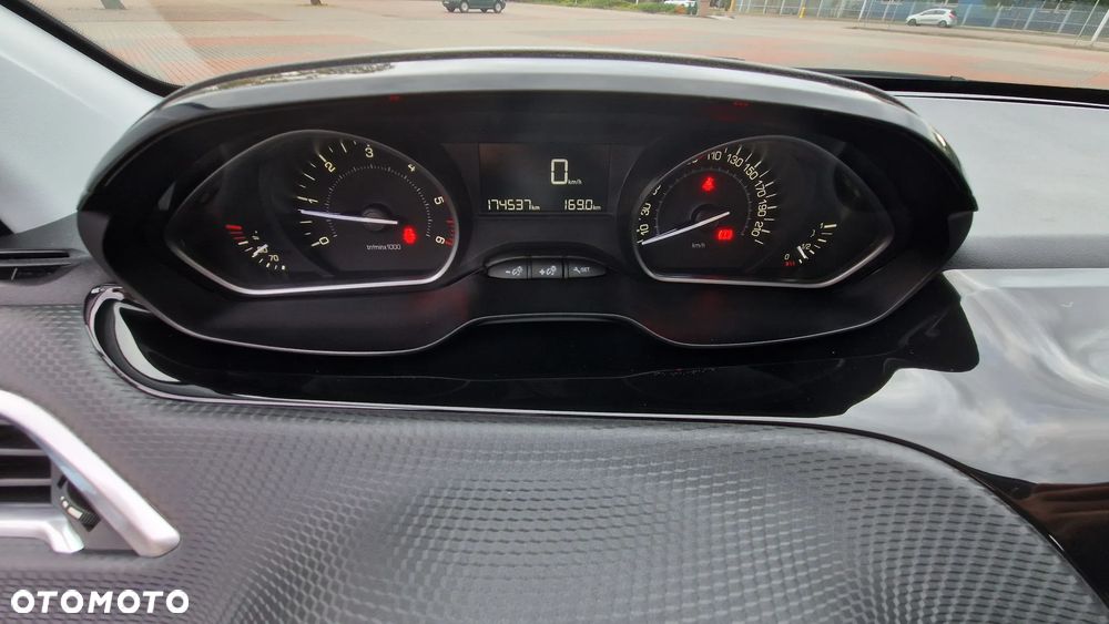 Peugeot 2008 1.6 BlueHDi Style - 21