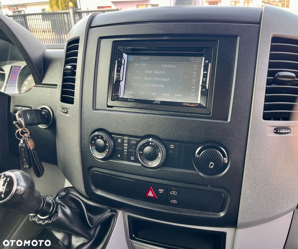 Volkswagen CRAFTER 7 OSÓB / SALON POLSKA / BEZWYPADKOWY / PIERWSZY WŁAŚCICIEL / 2.0 140KM ! ! - 16