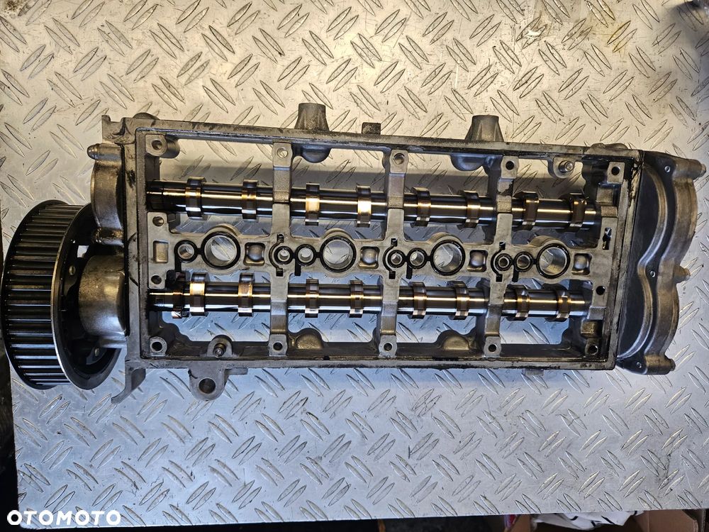 Wałki rozrządu Kia Hyundai 1.6 crdi 24400-2u011 uszkodzone - 2