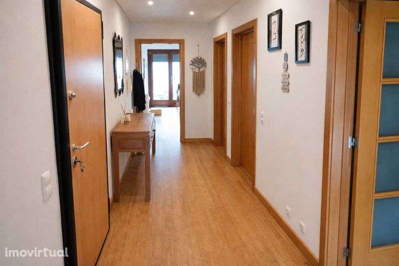 T2 com Garagem Dupla e Varandas | Colinas do Cruzeiro – Odivelas - Grande imagem: 3/12