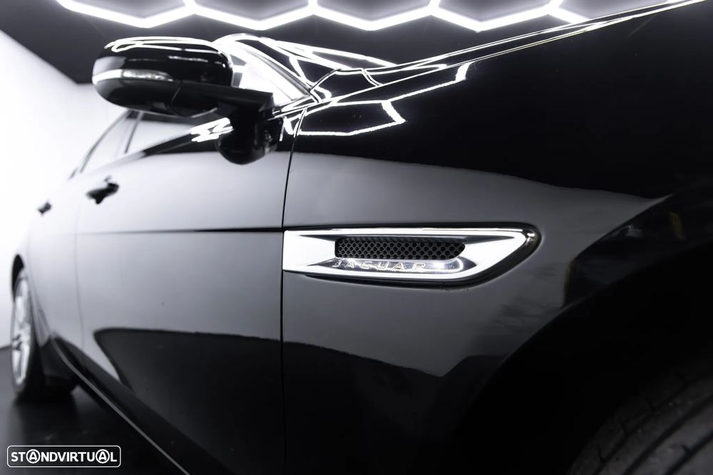 Jaguar XE 2.0 D Prestige Aut. - 6