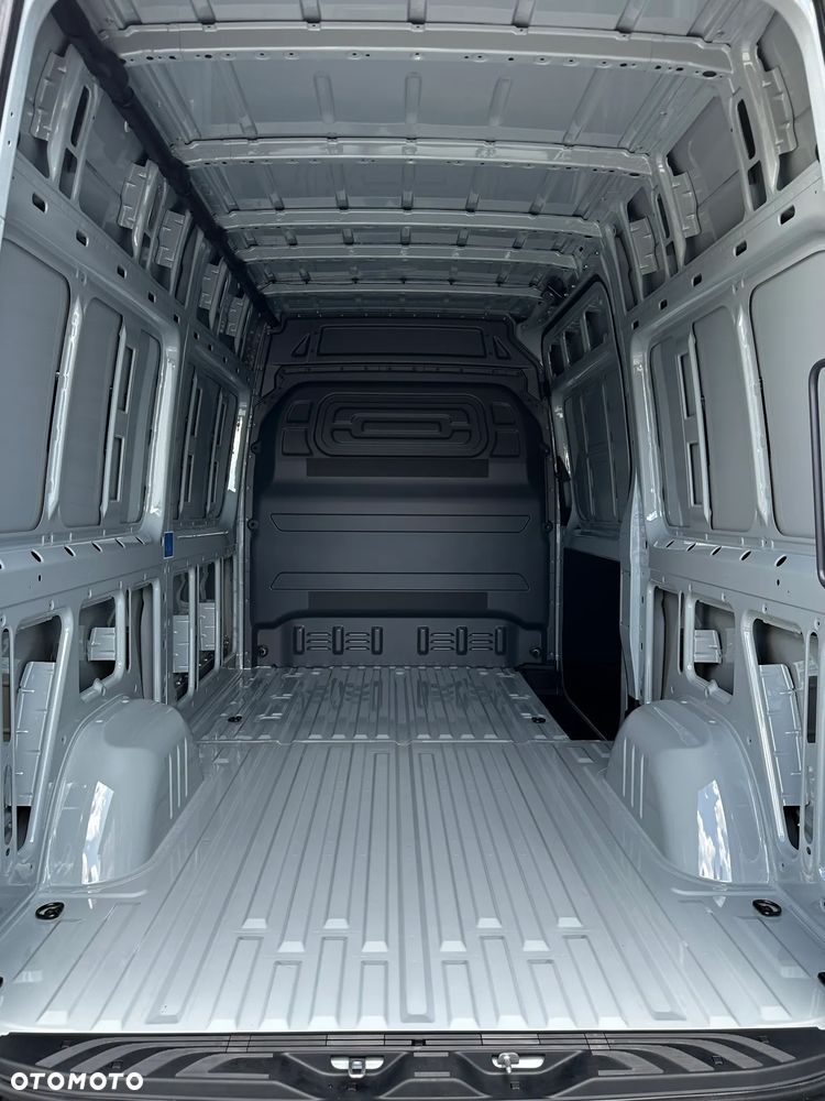 Mercedes-Benz Sprinter - 30