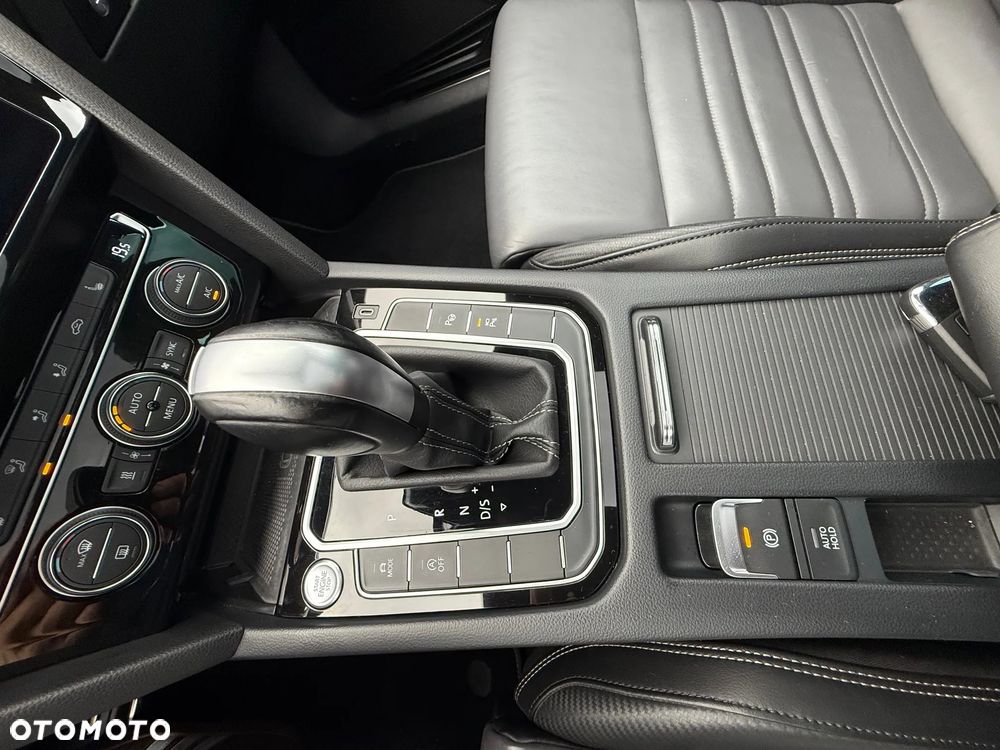 Volkswagen Passat Variant 2.0 TDI SCR DSG 4Motion Business - 36