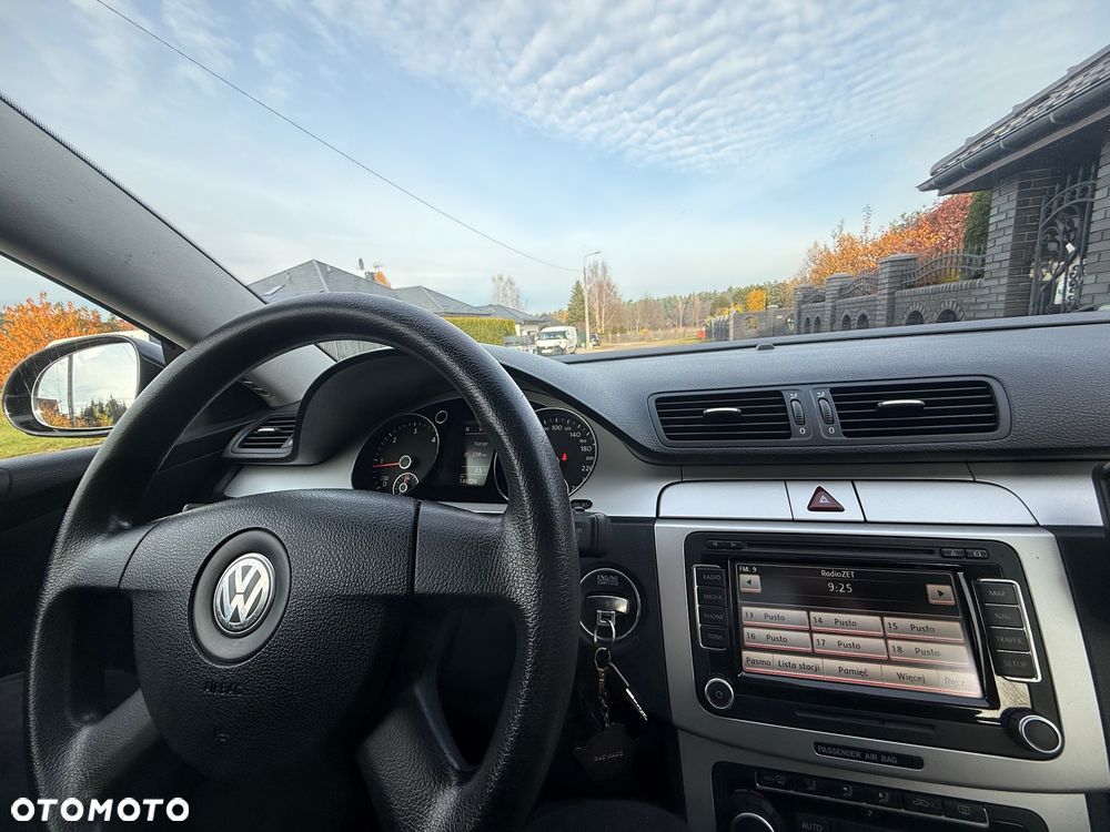 Volkswagen Passat 1.6 TDI Comfortline - 2