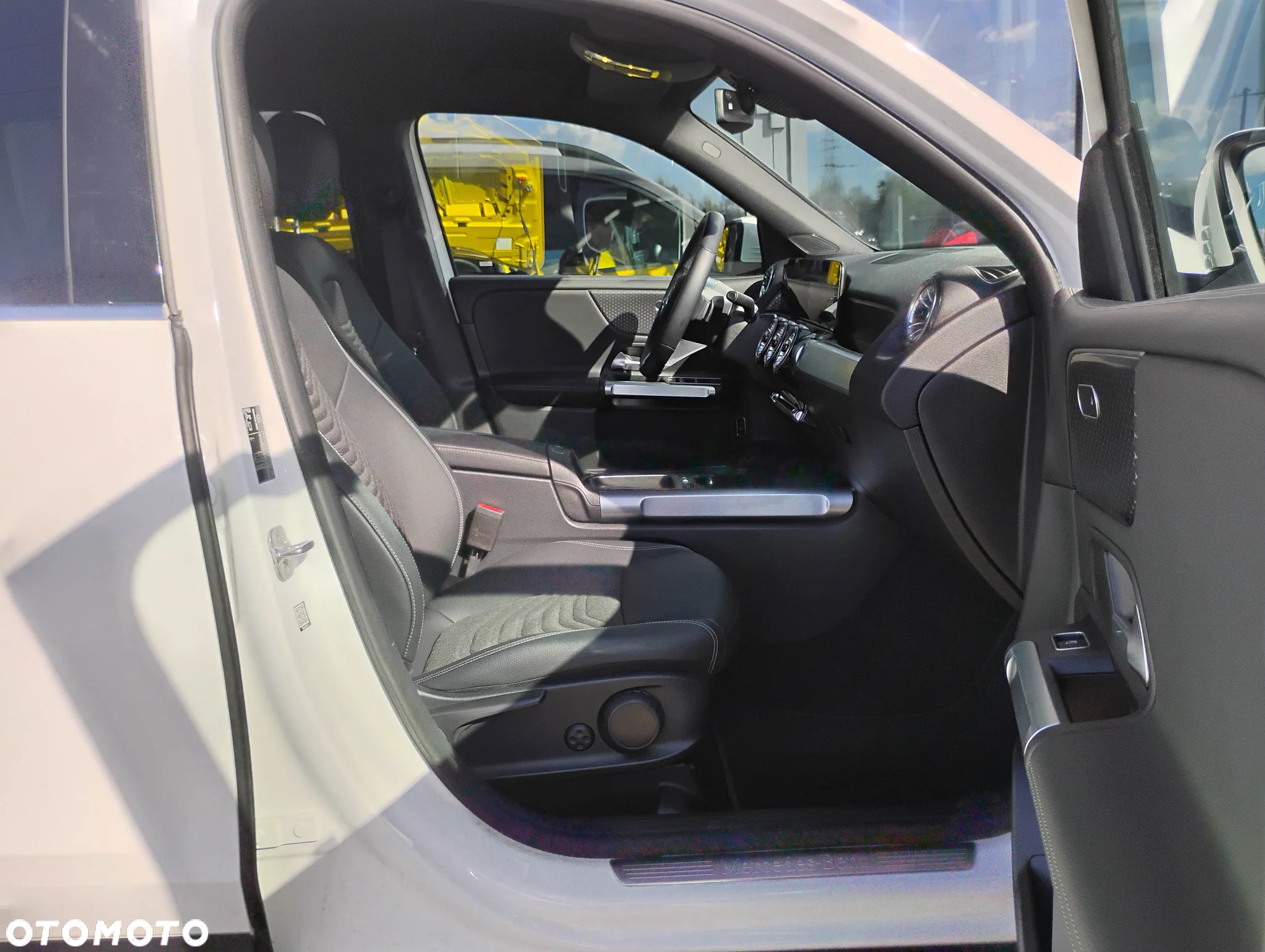 Mercedes-Benz GLB 200 Progressive 7G-DCT - 20