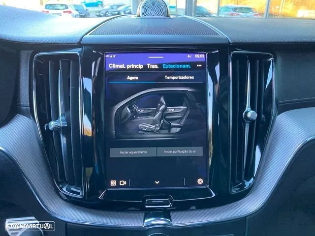 Volvo XC 60 2.0 B5 R-Design AWD - 34