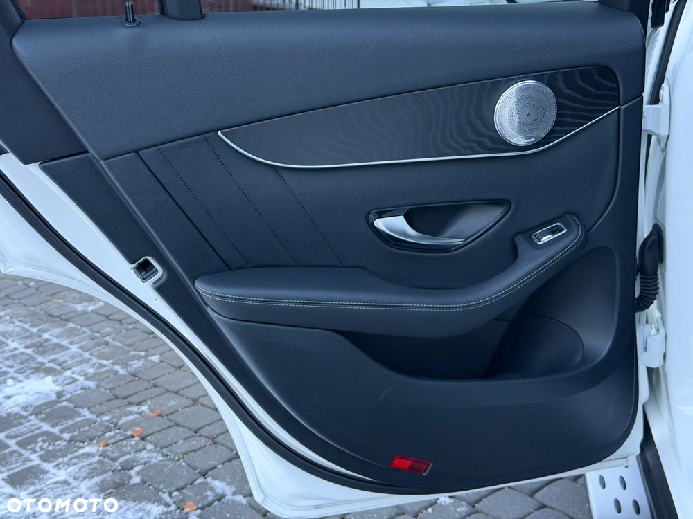 Mercedes-Benz GLC 250 4Matic 9G-TRONIC AMG Line - 21