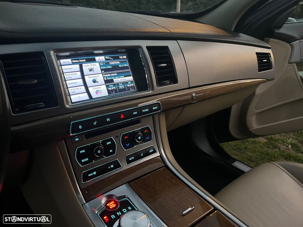 Jaguar XF Sportbrake 2.2 D Premium Luxury - 20