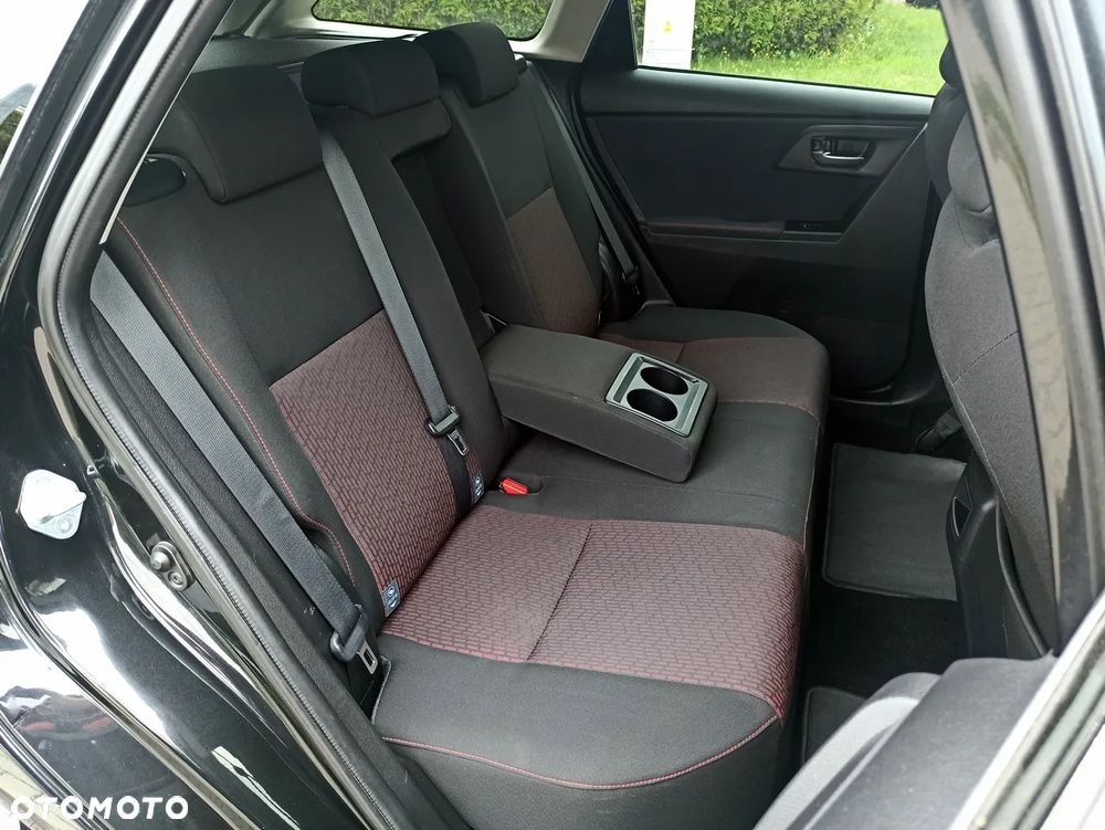 Toyota Auris 2.0 D-4D Touring Sports Executive - 22