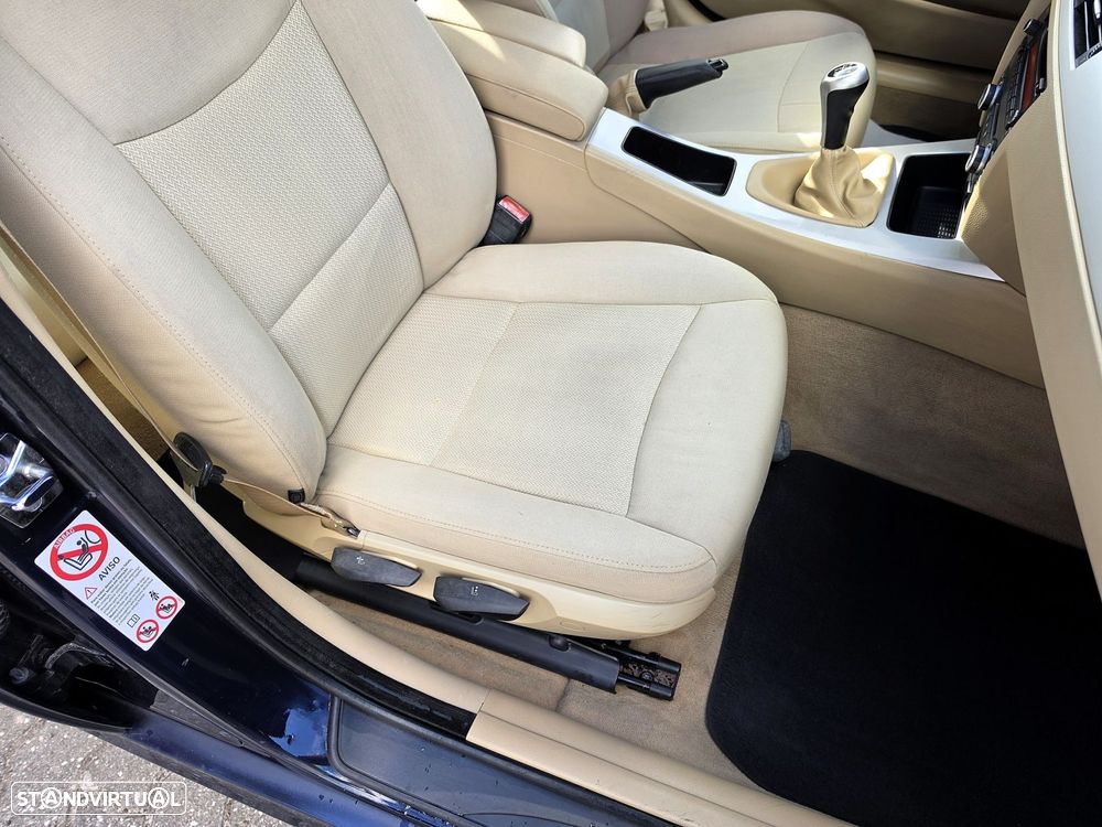 BMW 320 d xDrive - 29