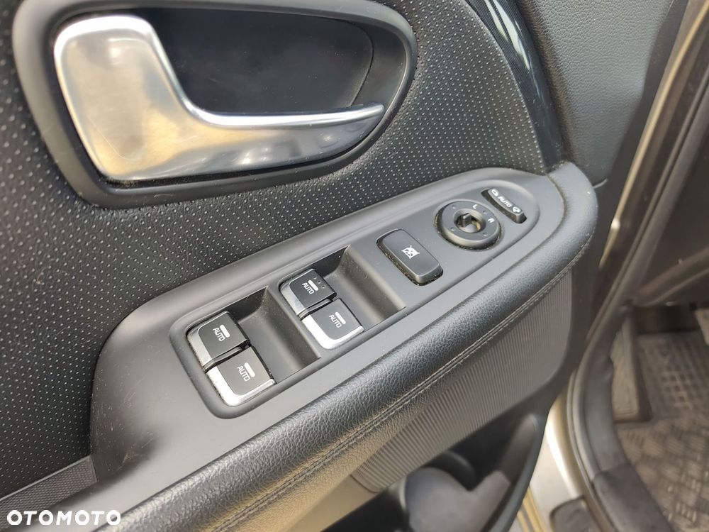 Kia Carens 1.7 CRDi L - 22