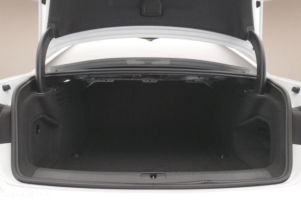 Audi A4 Limousine - 16