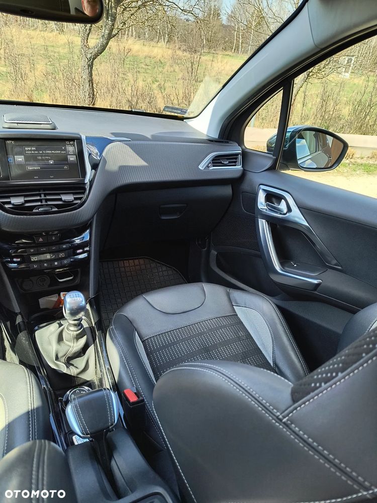 Peugeot 2008 1.2 Pure Tech Allure S&S - 7