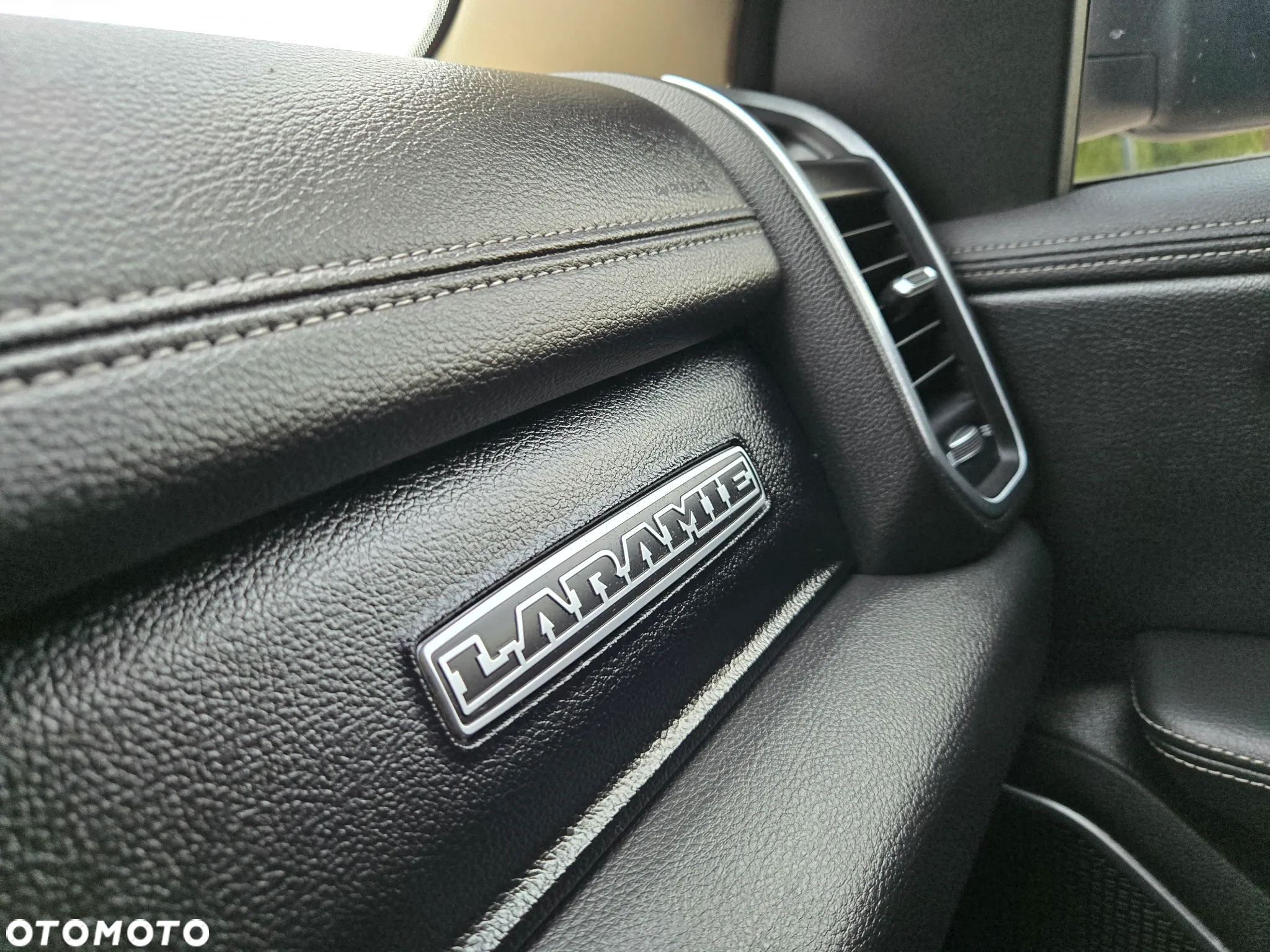 RAM 1500 Crew Cab MB Laramie - 32