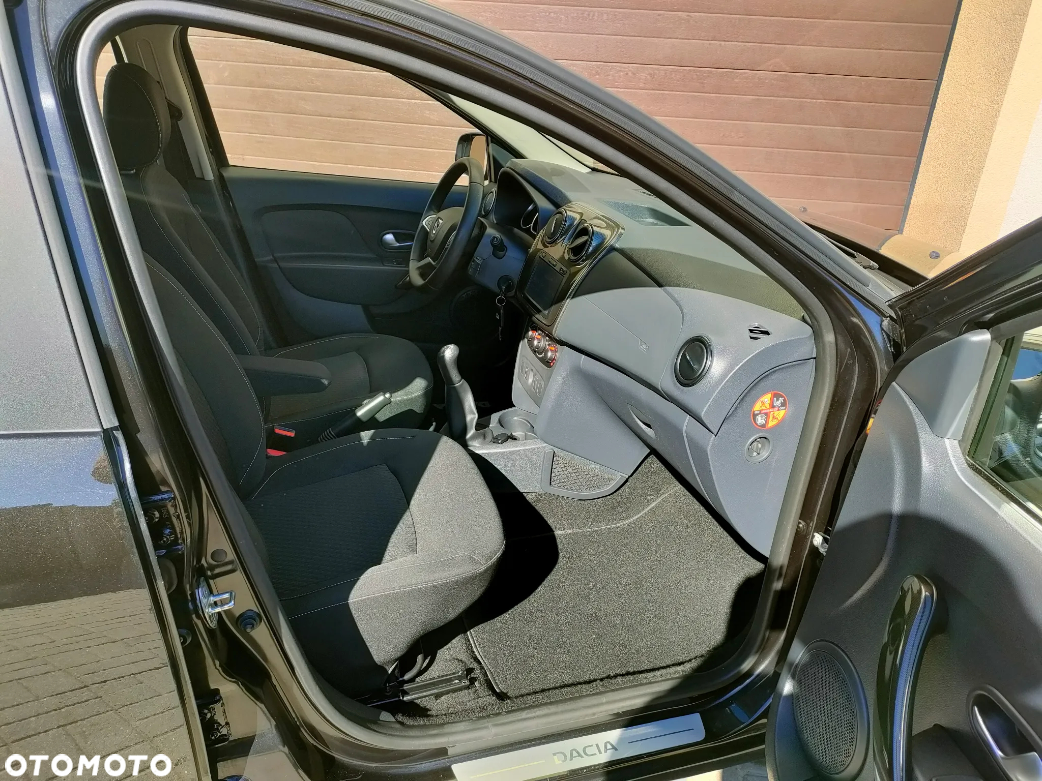 Dacia Sandero 1.2 16V 75 Laureate - 24