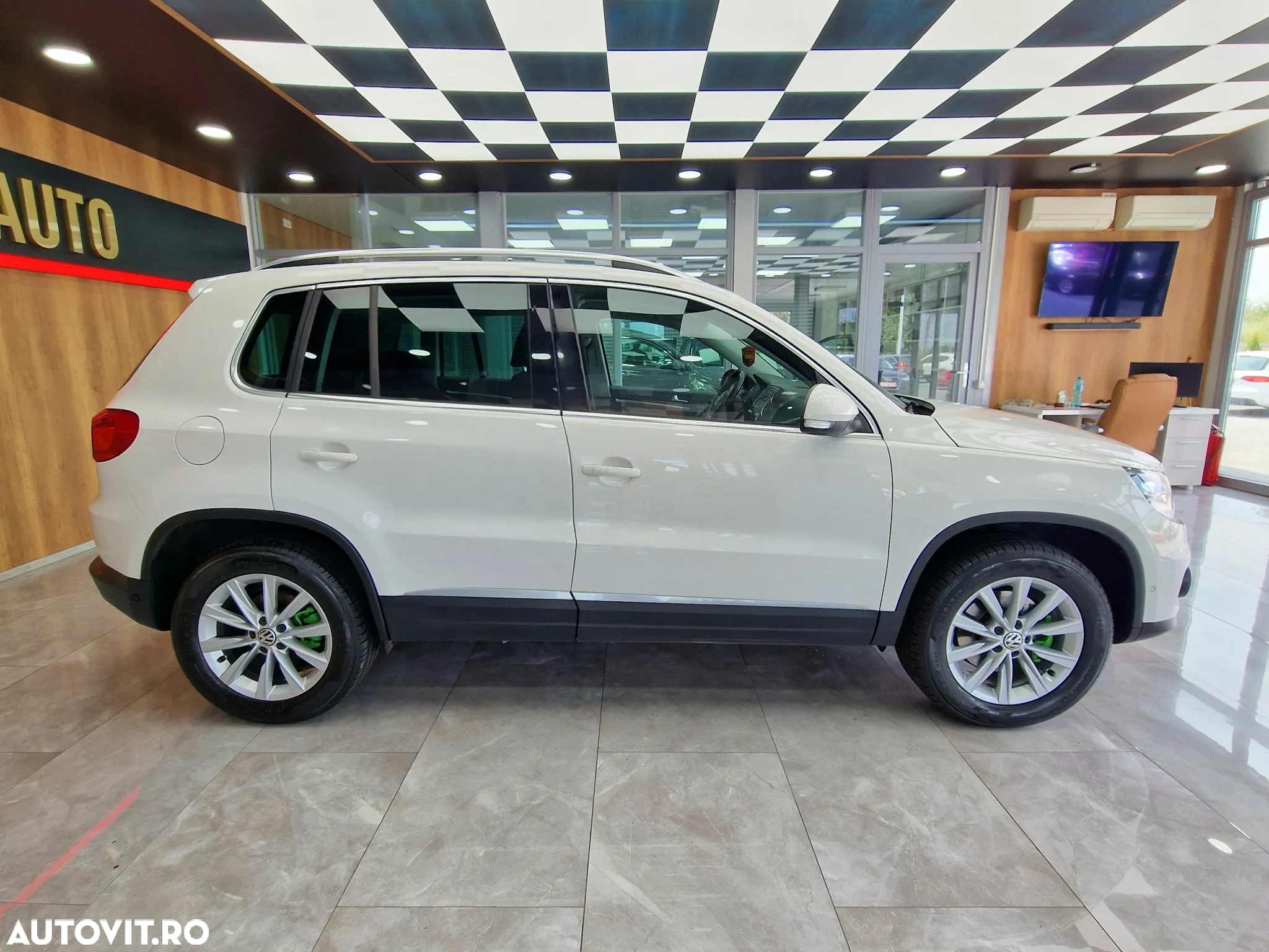 Volkswagen Tiguan 2.0 TDI 4Motion Track & Field - 13