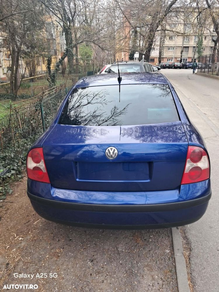 Volkswagen Passat 1.6 Comfortline - 2