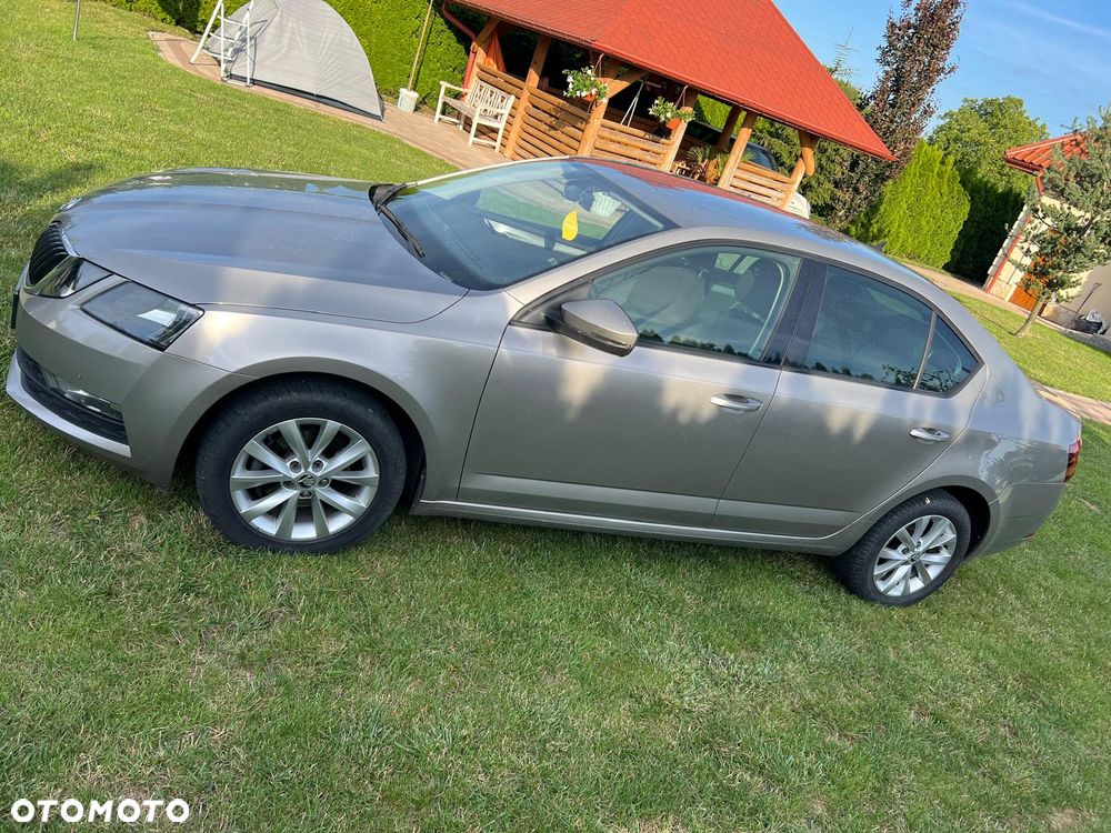 Skoda Octavia 1.6 TDI DSG Ambition - 4