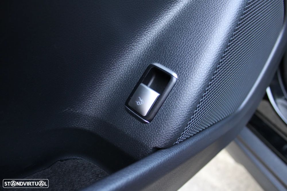 Mercedes-Benz GLA 180 d 7G-DCT Urban - 45