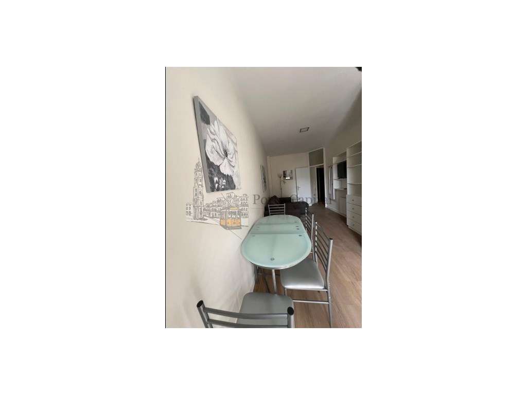 EXCELENTE APARTAMENTO T1 NO CENTRO DO PORTO JUNTO AO METRO DO MARQUES - Grande imagem: 4/27