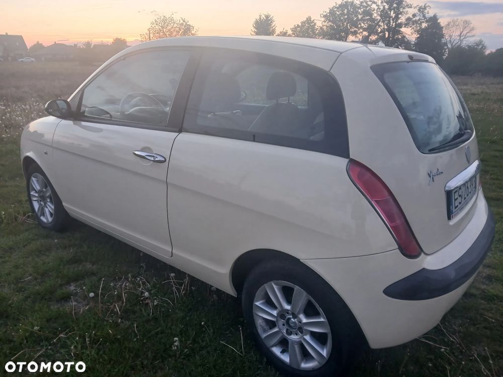 Lancia Ypsilon 1.2 8V Argento (5 os.) - 9