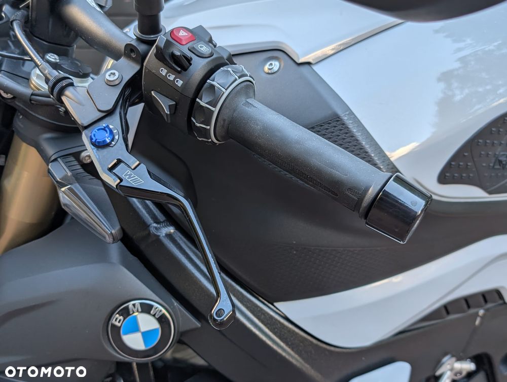 BMW S - 8