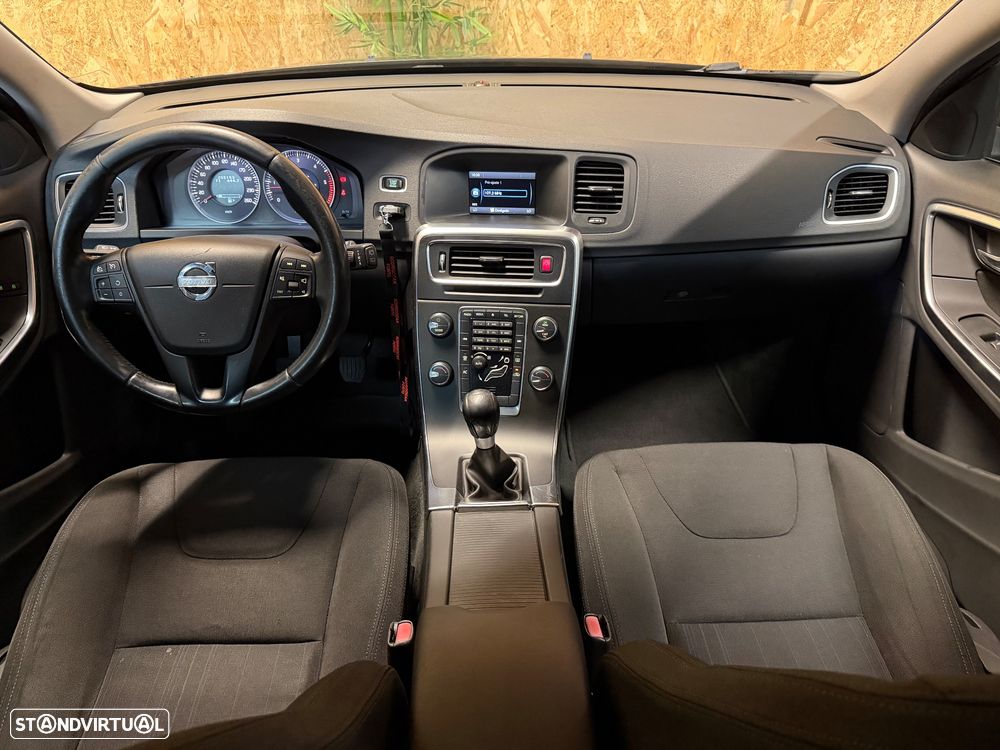 Volvo V60 2.0 D3 Momentum Start/Stop - 13