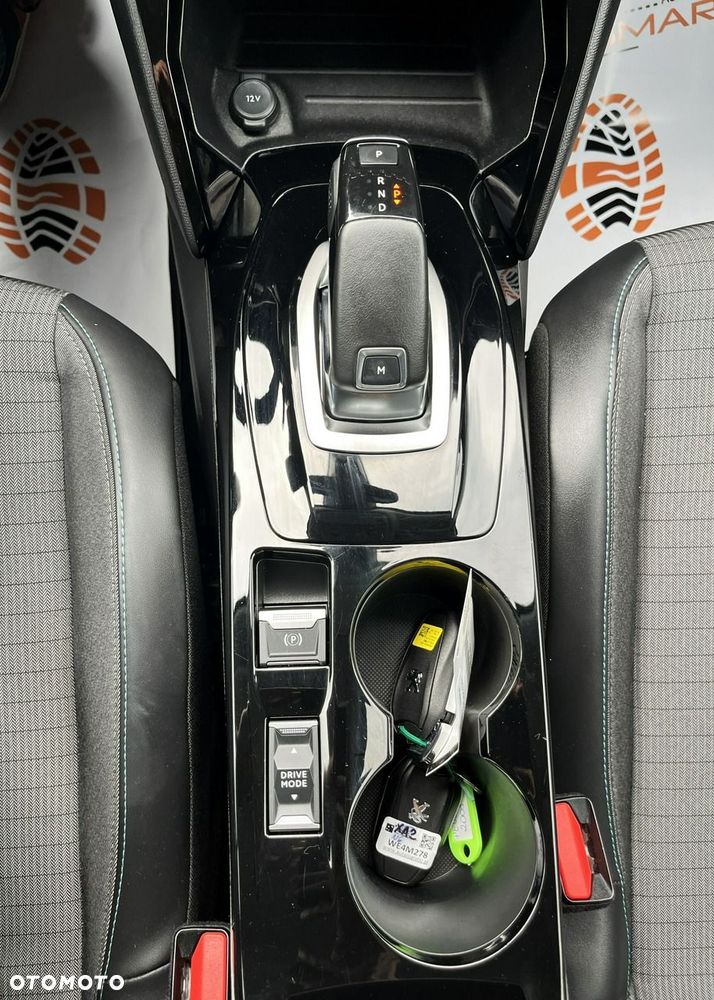 Peugeot 2008 PureTech 130 Allure S&S EAT8 - 20