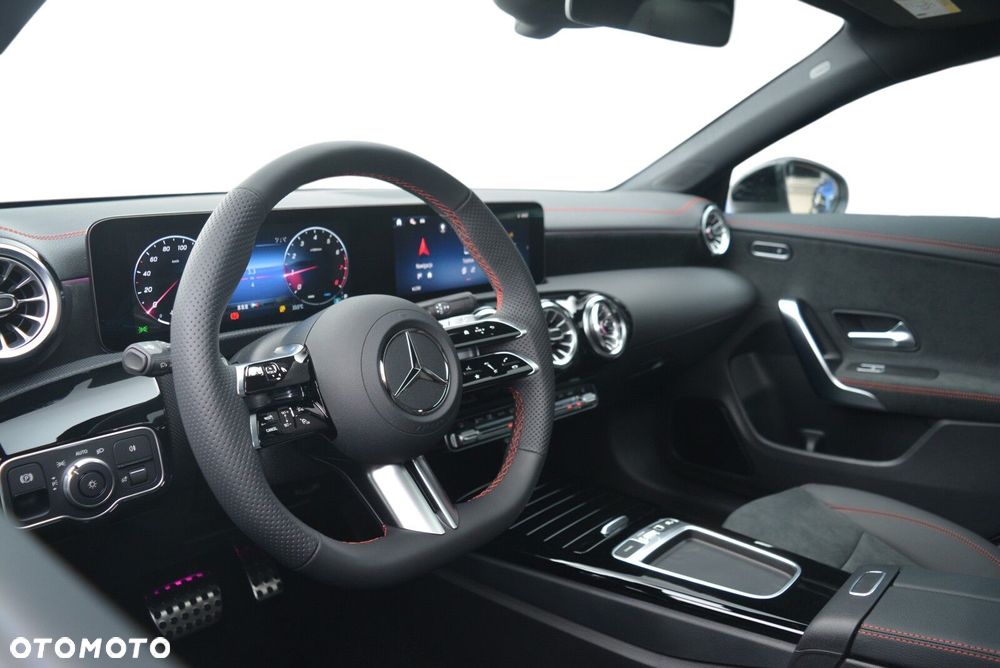 Mercedes-Benz CLA 200 AMG Line 7G-DCT - 7