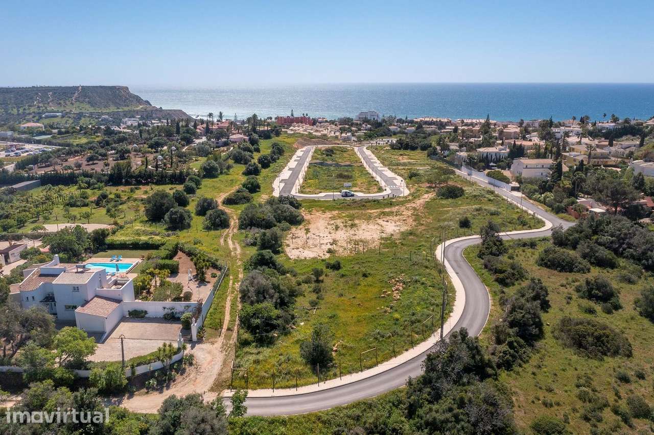 LOTE URBANO PARA VENDA, COM PROJECTO APROVADO DE UMA MORADIA,  NA PRAI - Grande imagem: 5/16