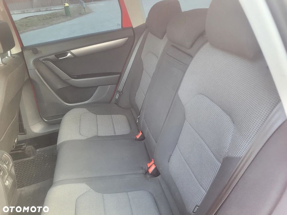 Volkswagen Passat - 8