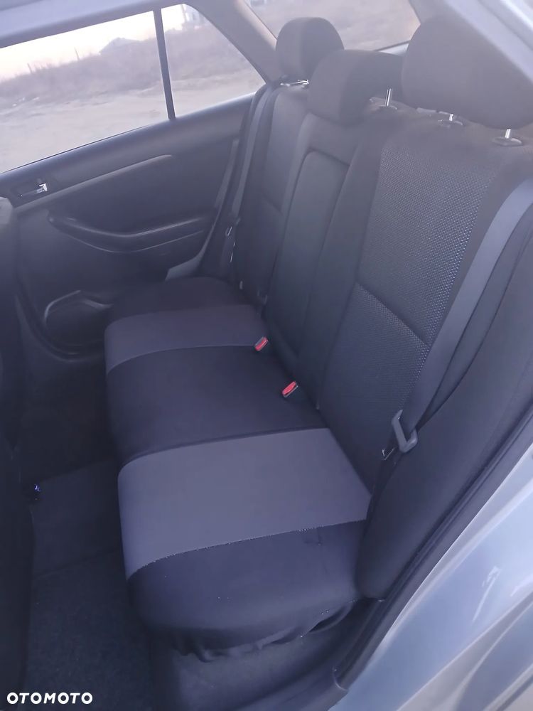 Toyota Avensis 2.0 D-4D Travel - 10