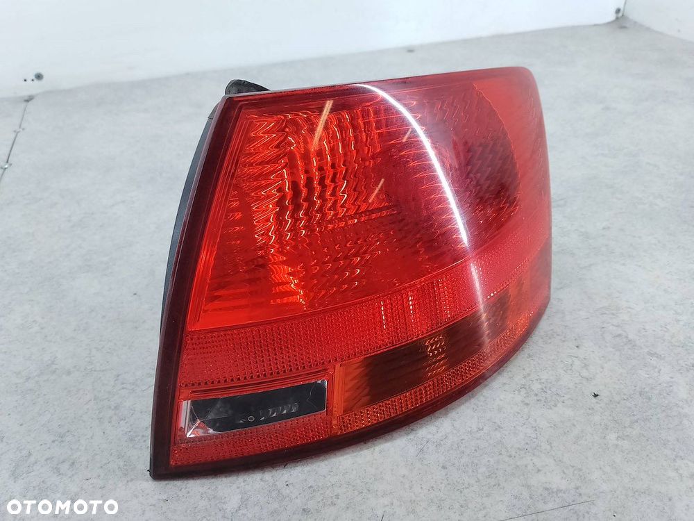 LAMPA TYLNA PRAWA AUDI A4 B7 8E9945096E 484002 KOMBI - 1