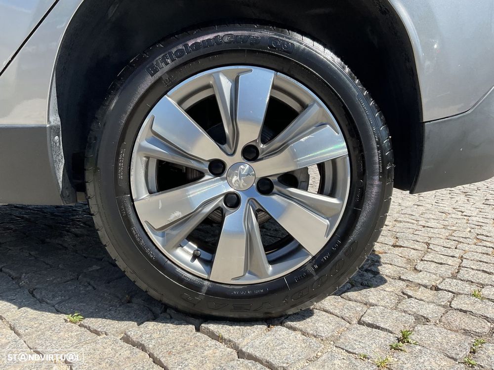 Peugeot 2008 1.2 PureTech Style - 16