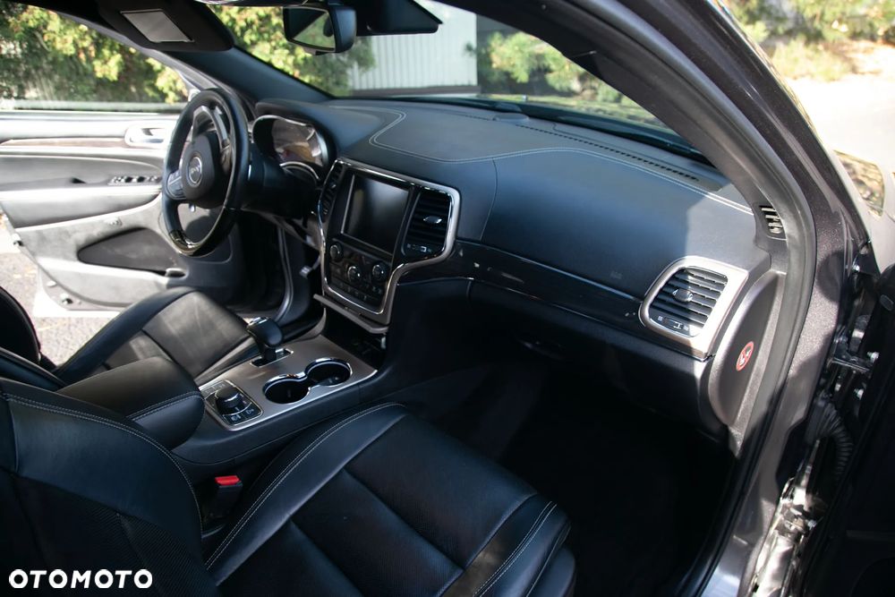 Jeep Grand Cherokee - 12