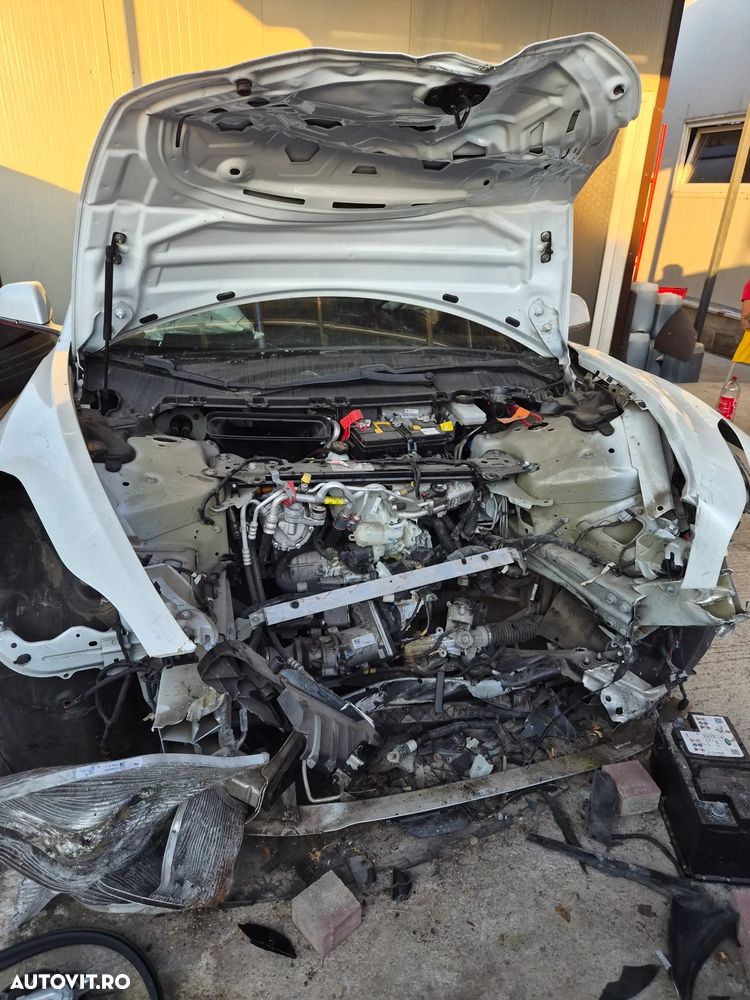 Tesla Model 3 - 4