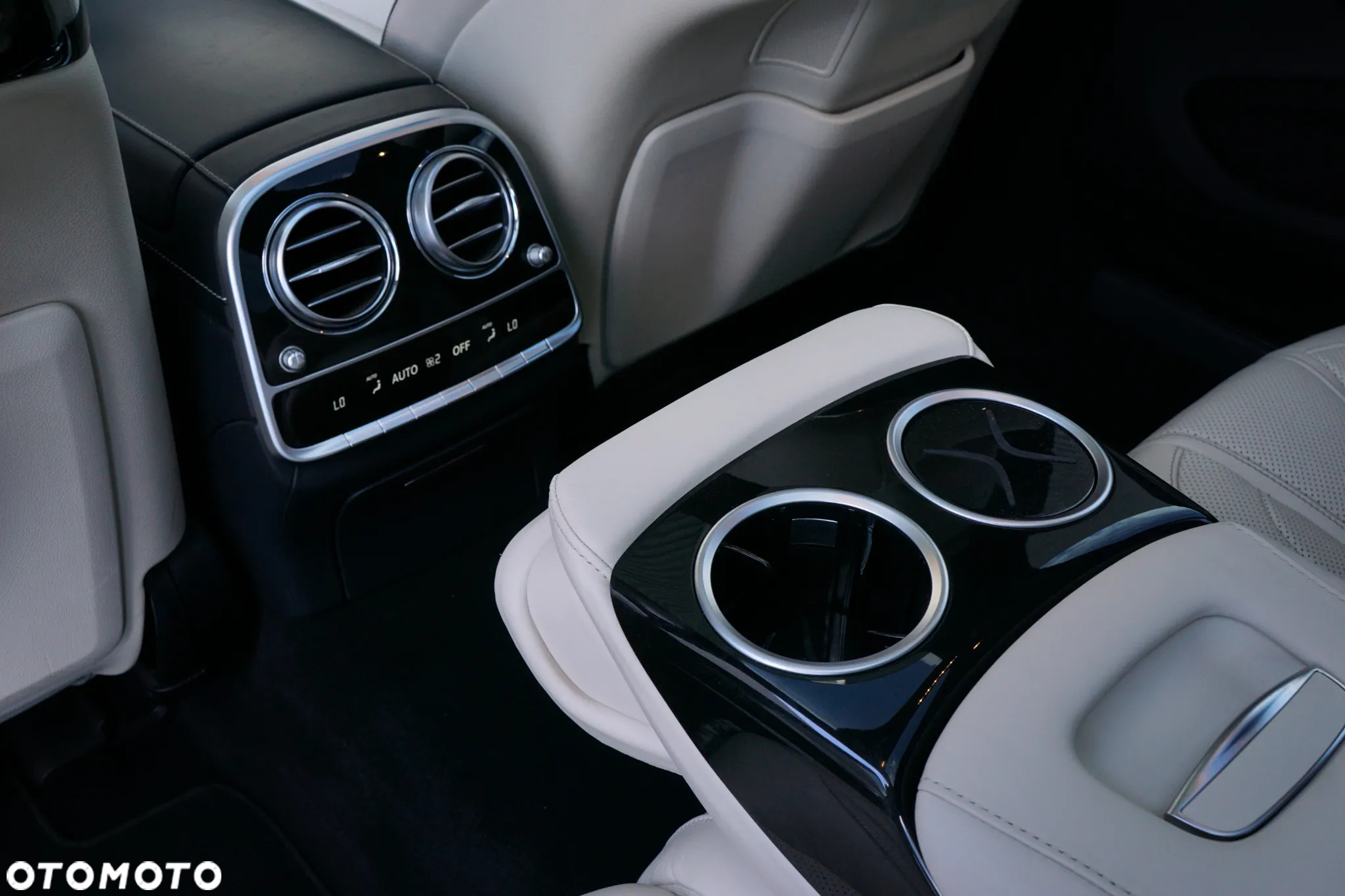 Mercedes-Benz Klasa S 560 4-Matic L 9G-TRONIC - 27