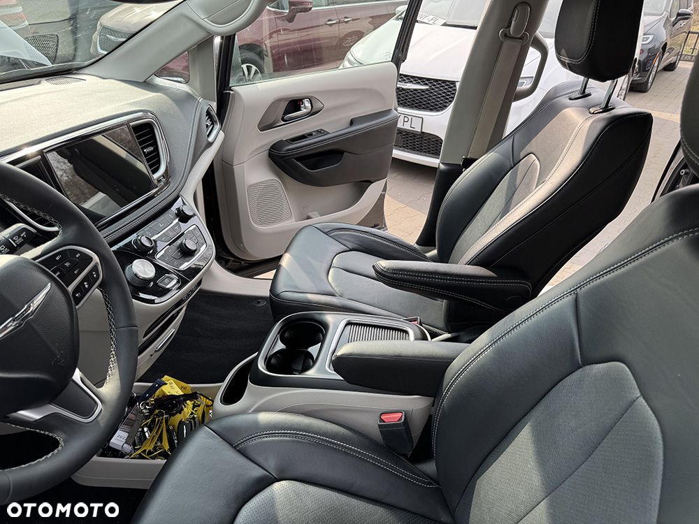 Chrysler Pacifica - 22