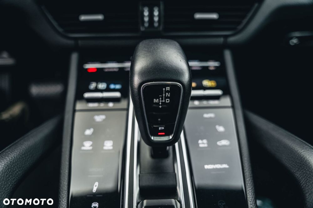 Porsche Cayenne Coupe E-Hybrid - 22