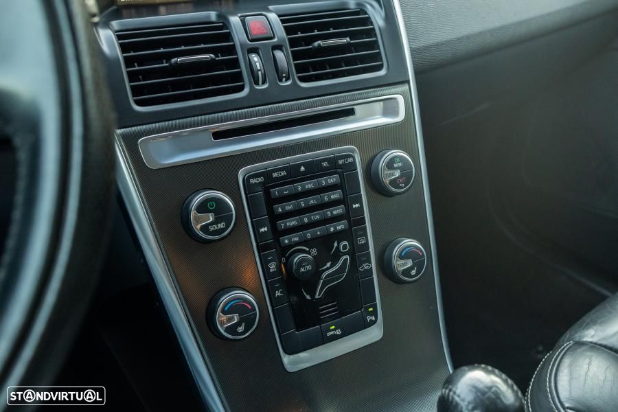 Volvo XC 60 2.0 D3 Drive R-Design 85 Anos Start/Stop - 41