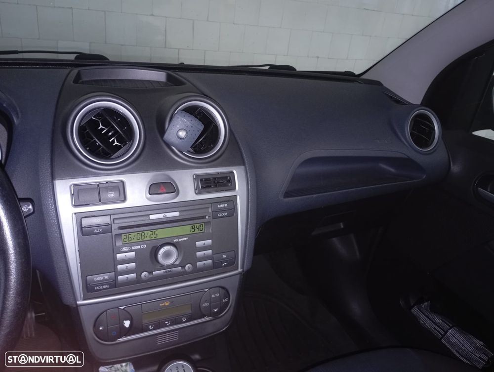 Ford Fiesta 1.25 Zetec - 10
